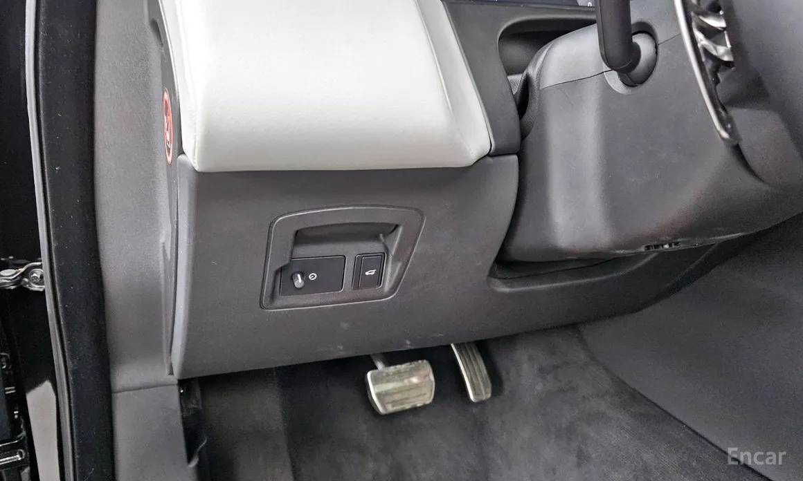 Фото 16 - Land Rover Range Rover Velar