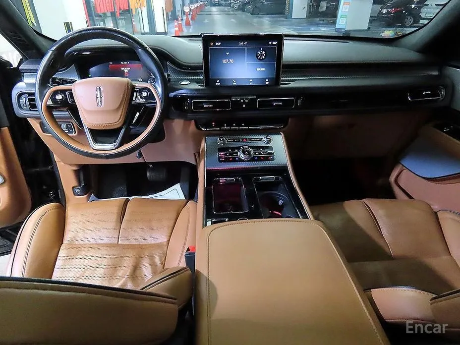 Фото 10 - Lincoln Aviator