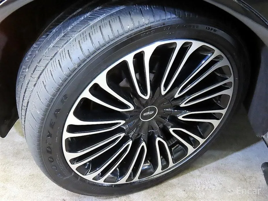 Фото 20 - Lincoln Aviator