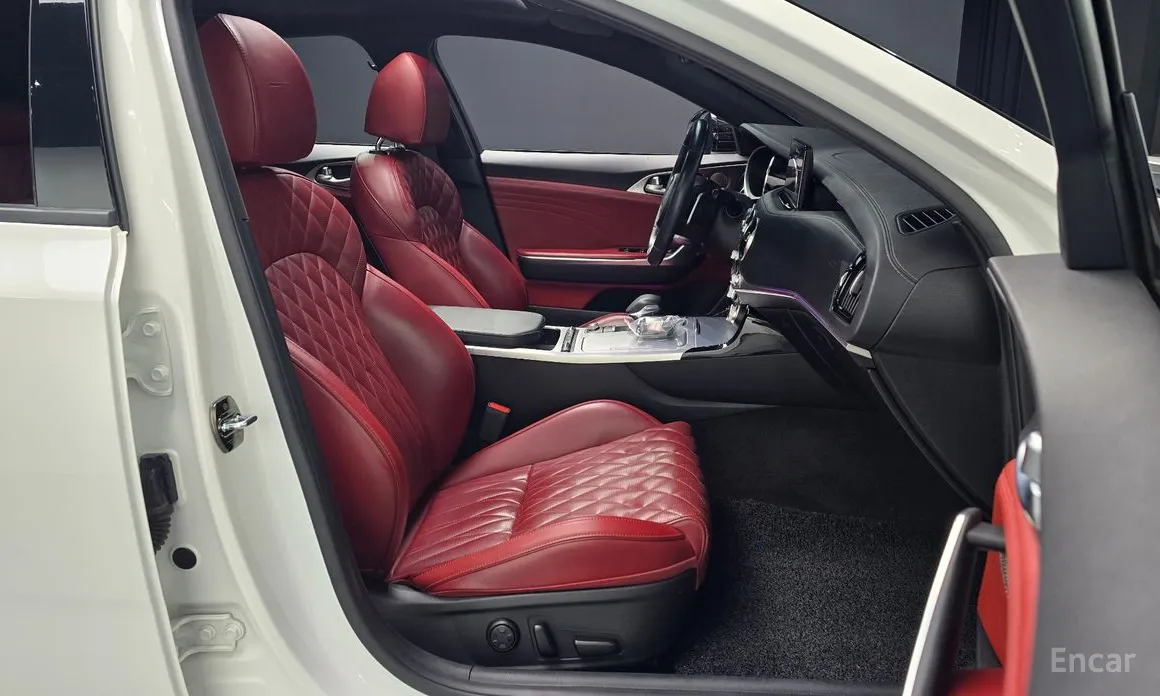 Фото 10 - Kia Stinger