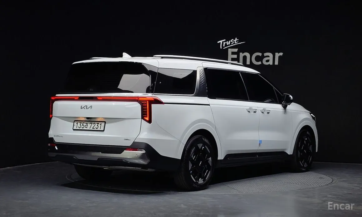 Фото 2 - Kia Carnival