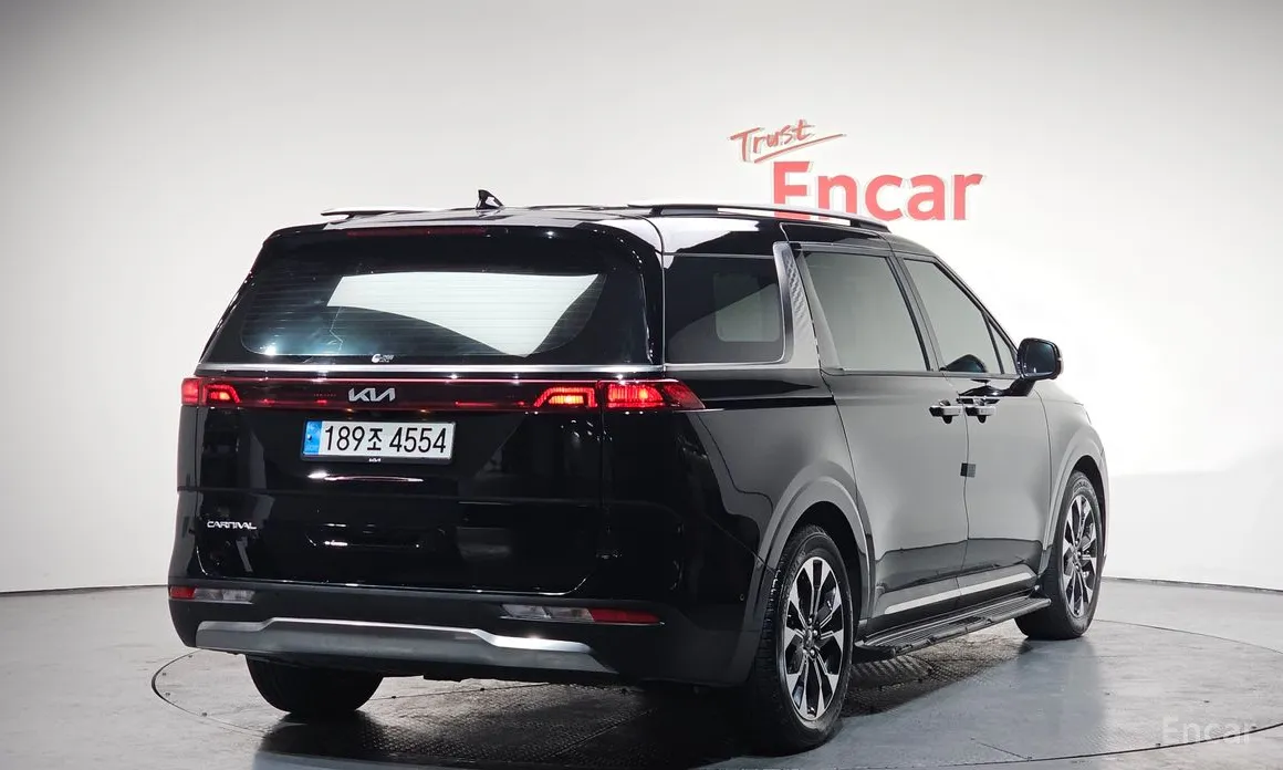 Фото 2 - Kia Carnival