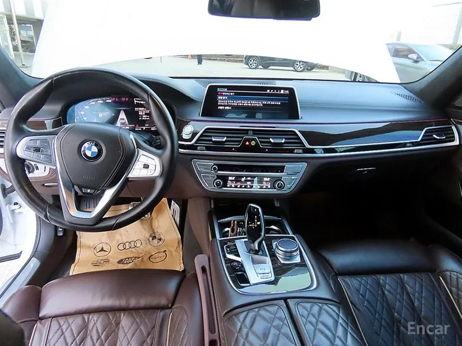 Фото 4 - BMW 7 Series