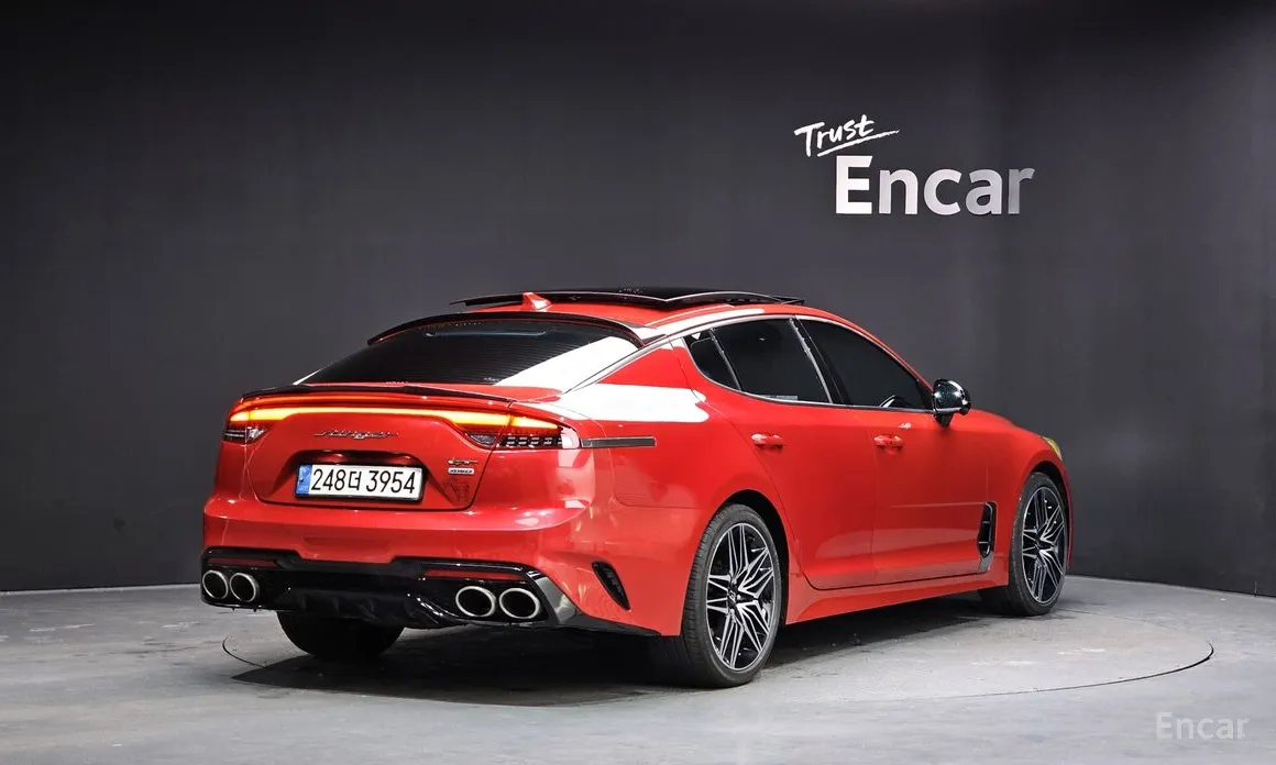 Фото 2 - Kia Stinger