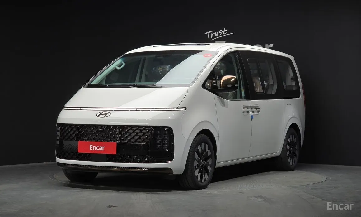 Фото 1 - Hyundai Staria