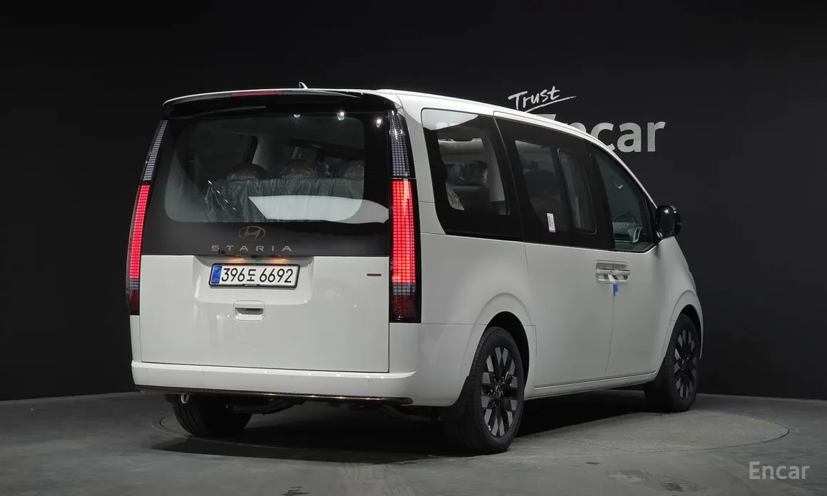 Фото 2 - Hyundai Staria