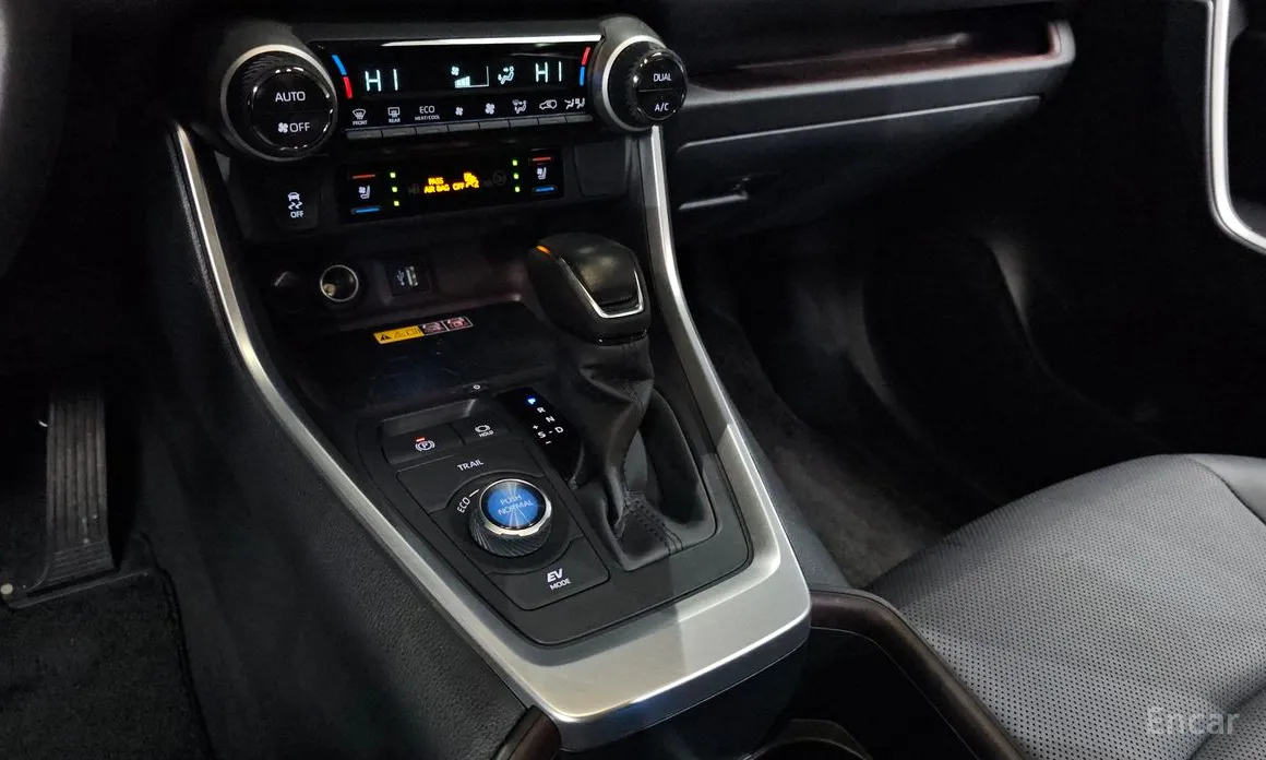 Фото 12 - Toyota RAV4