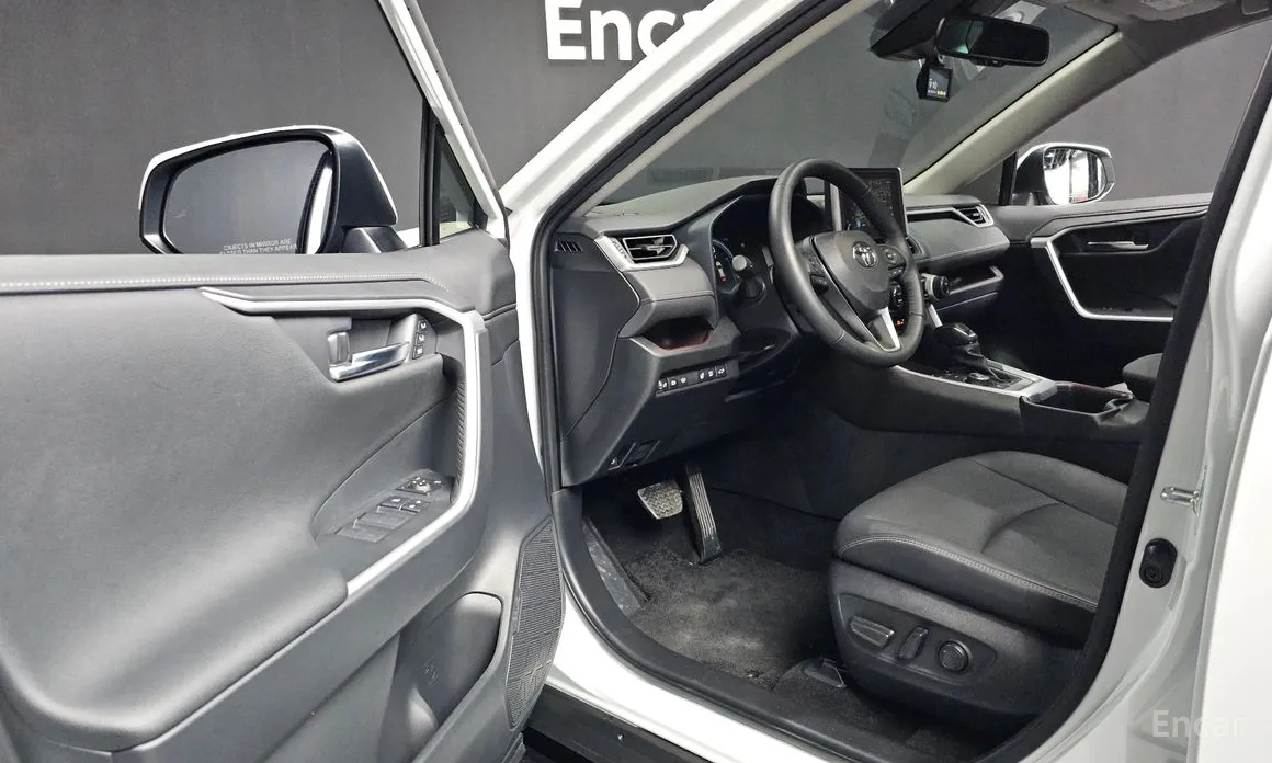 Фото 15 - Toyota RAV4