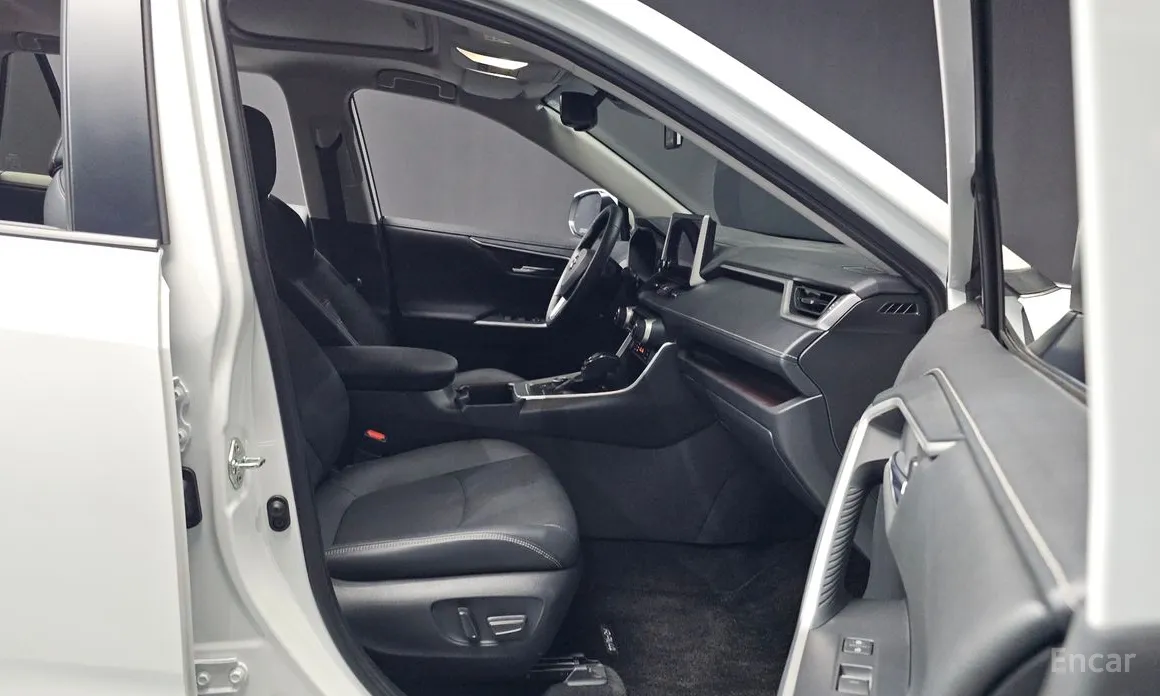 Фото 16 - Toyota RAV4