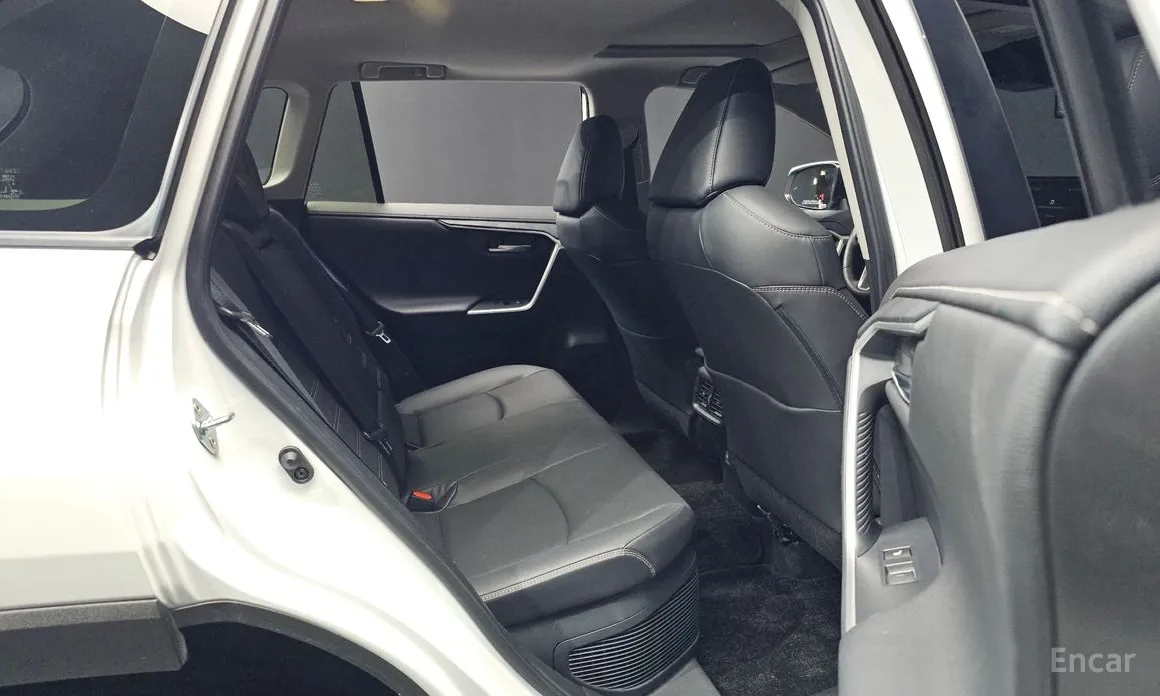 Фото 17 - Toyota RAV4