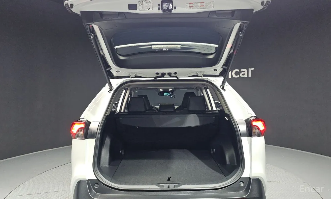 Фото 19 - Toyota RAV4