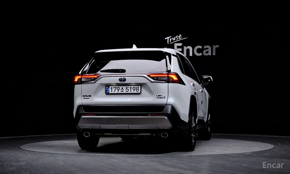 Фото 4 - Toyota RAV4