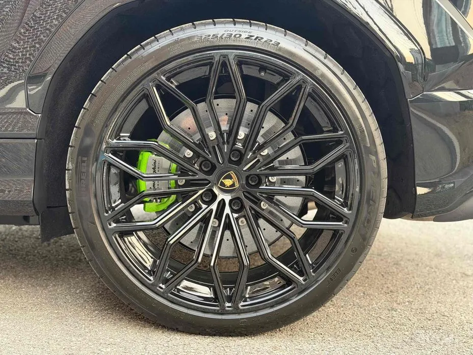 Фото 6 - Lamborghini Urus