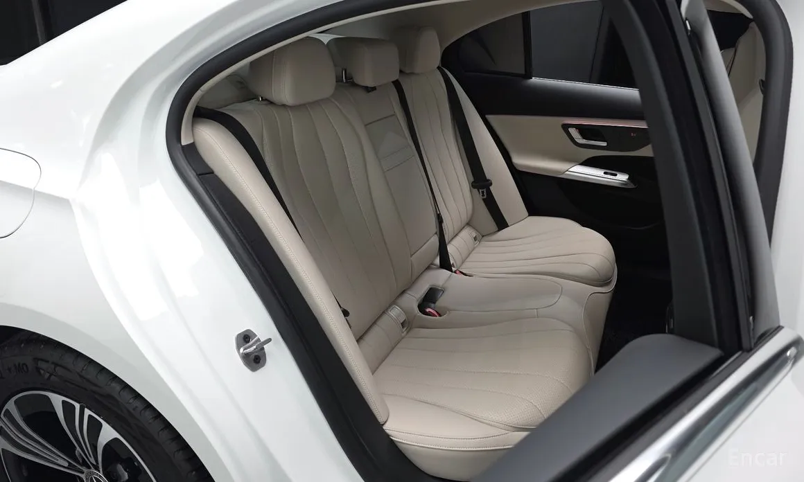 Фото 11 - Mercedes-Benz E-Class