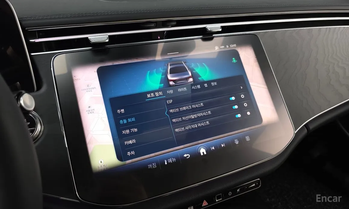 Фото 17 - Mercedes-Benz E-Class