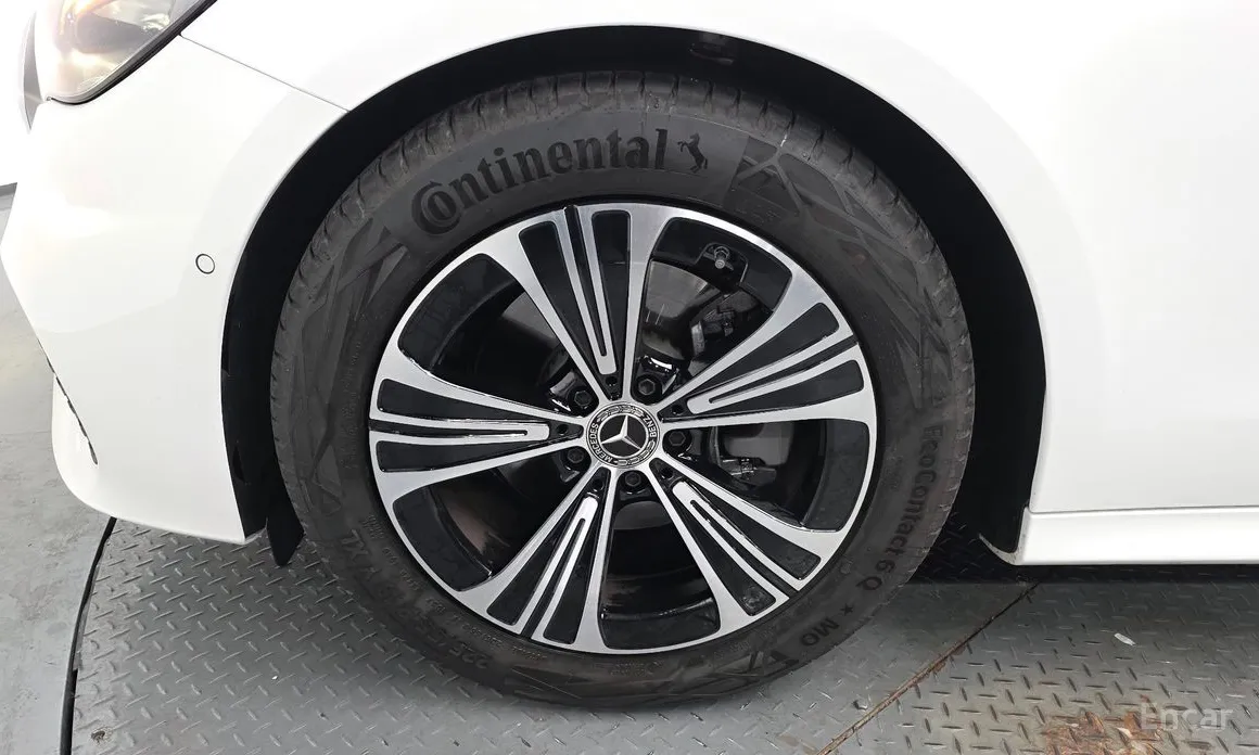 Фото 5 - Mercedes-Benz E-Class