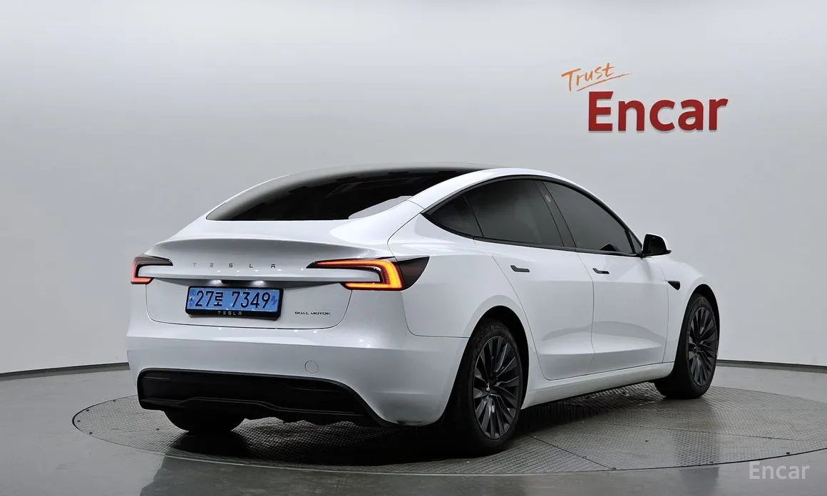 Фото 2 - Tesla Model 3