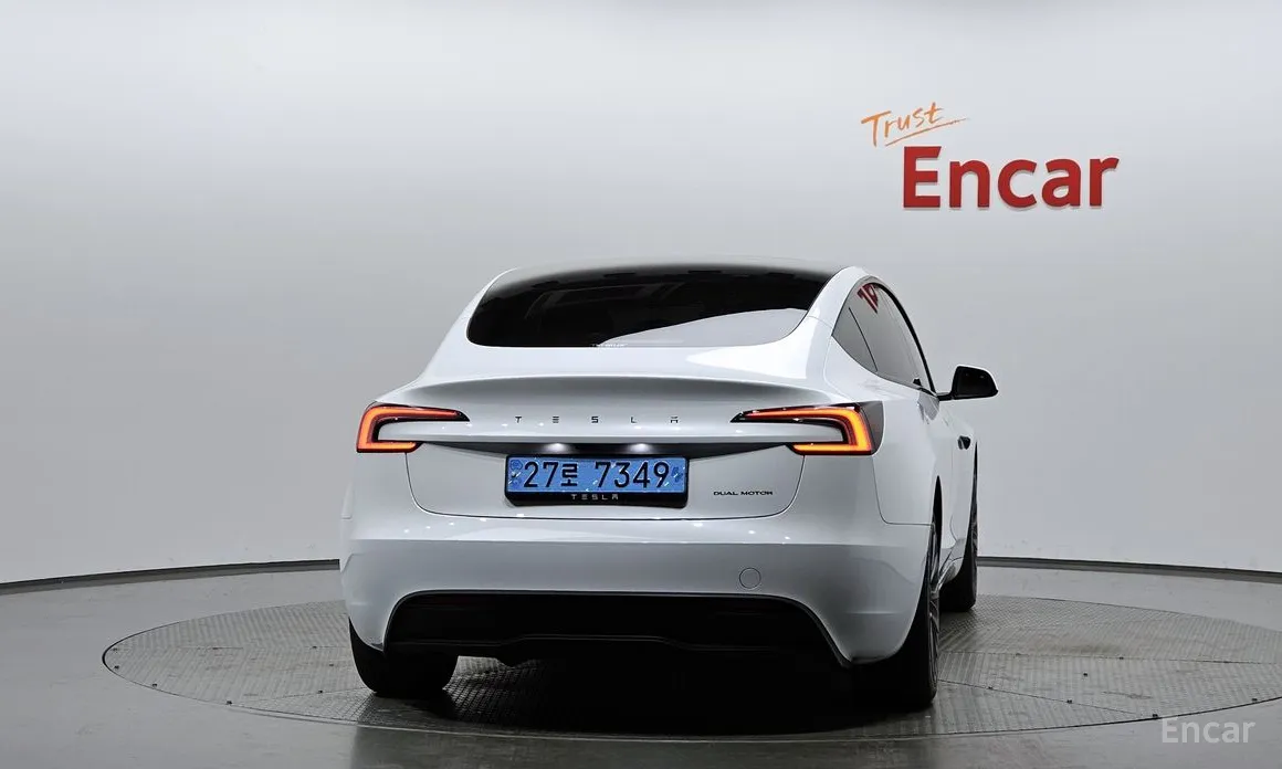 Фото 4 - Tesla Model 3