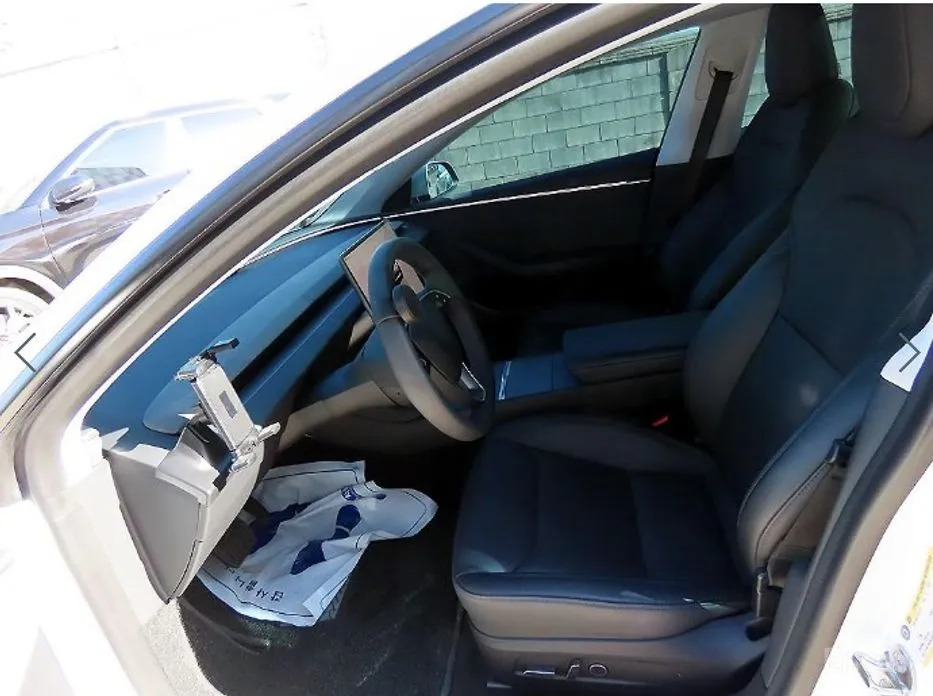 Photo 5 - Tesla Model 3