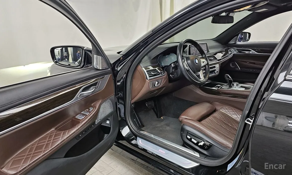 Фото 10 - BMW 7 Series