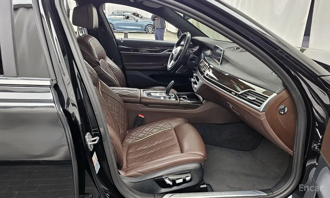 Фото 11 - BMW 7 Series