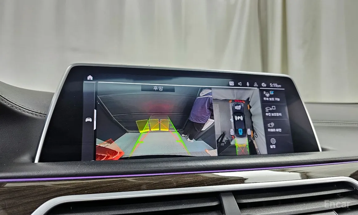 Фото 15 - BMW 7 Series