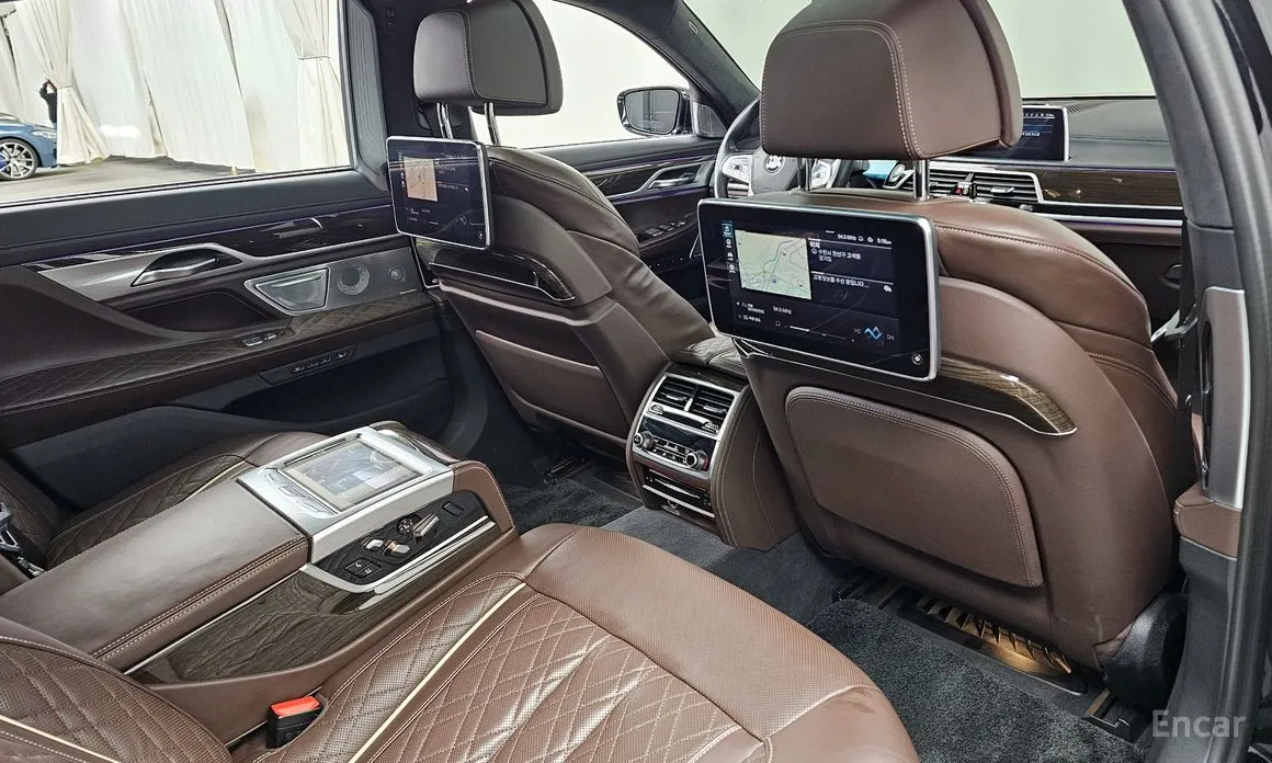 Фото 18 - BMW 7 Series