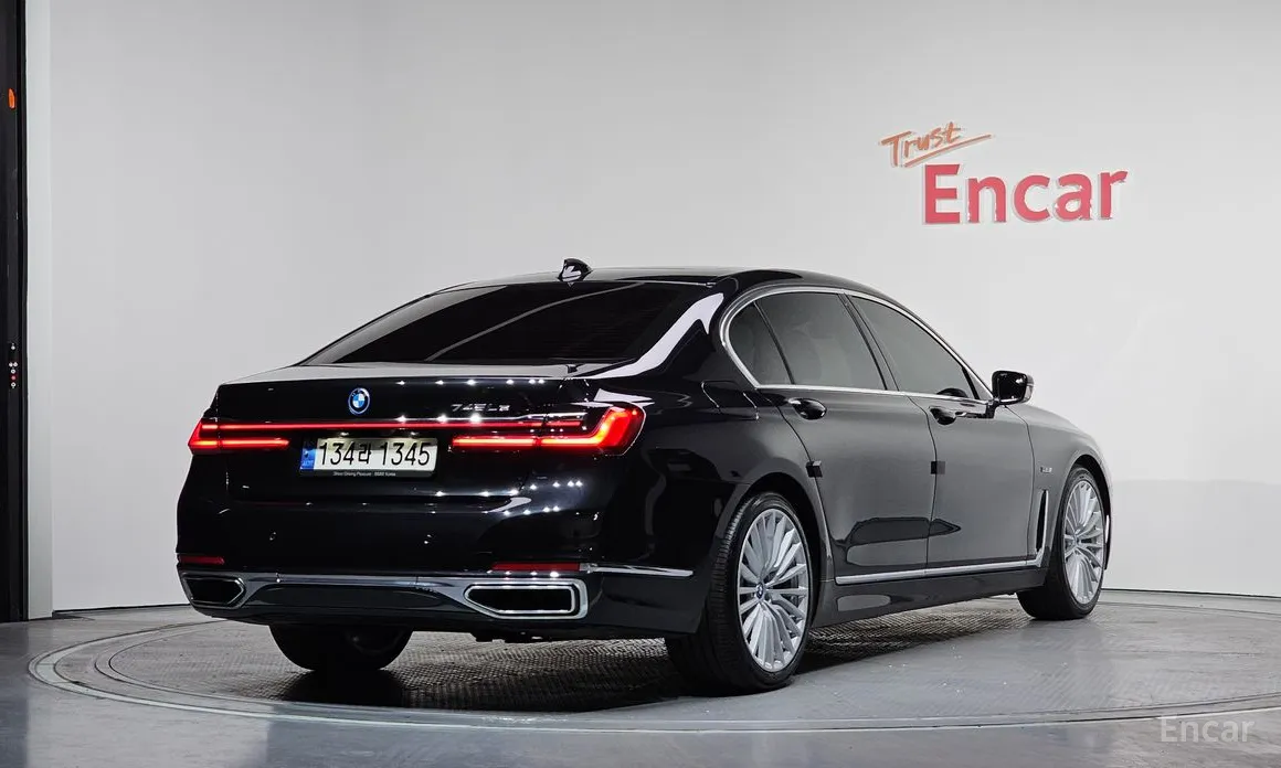 Фото 2 - BMW 7 Series