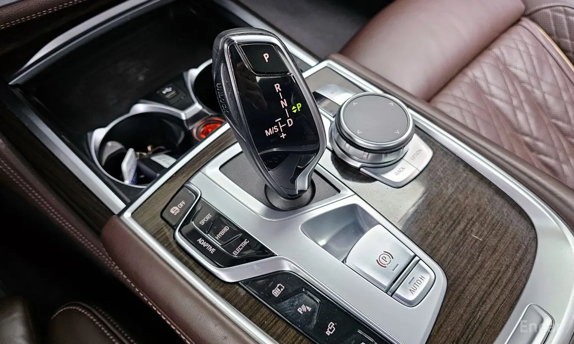 Фото 9 - BMW 7 Series