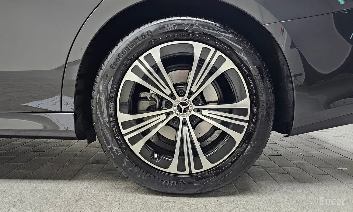 Фото 5 - Mercedes-Benz E-Class