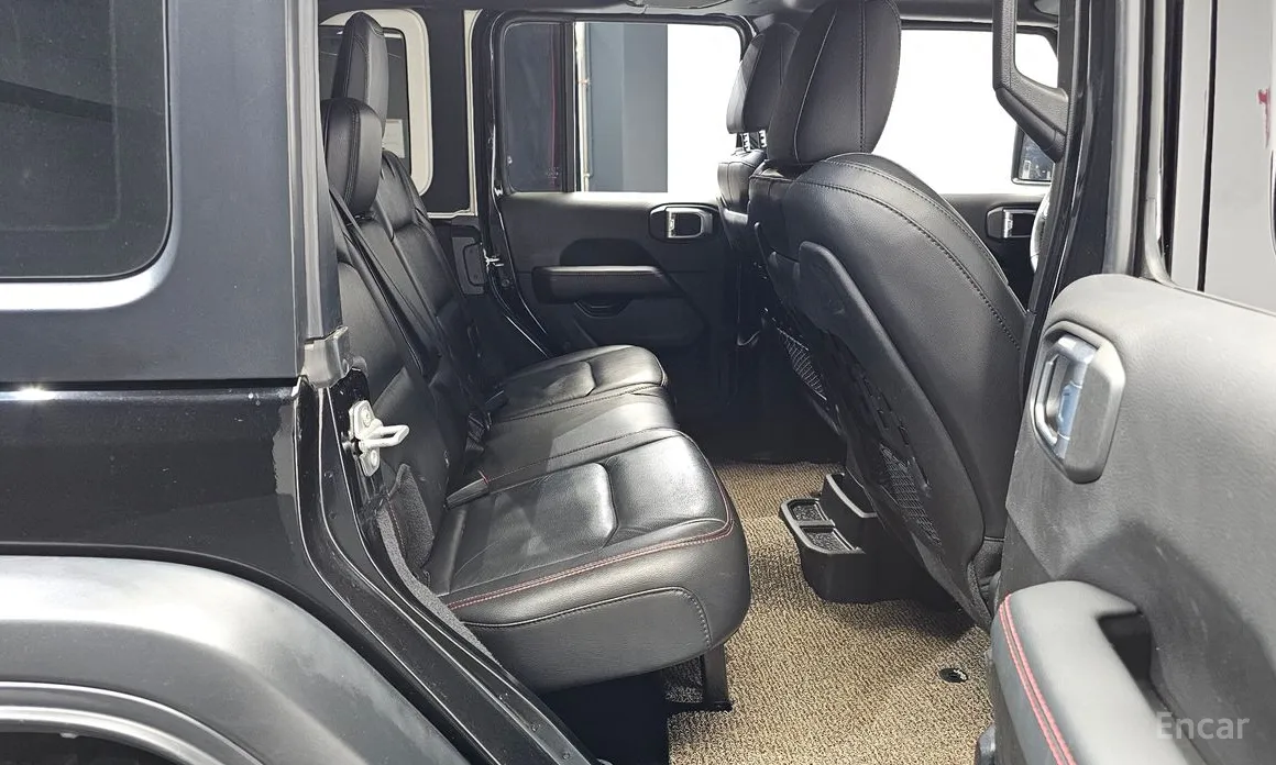 Фото 12 - Jeep Wrangler