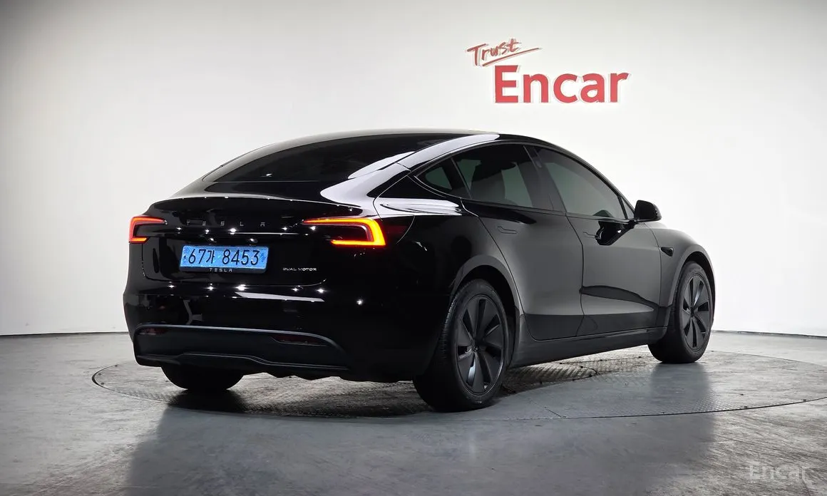 Фото 2 - Tesla Model 3