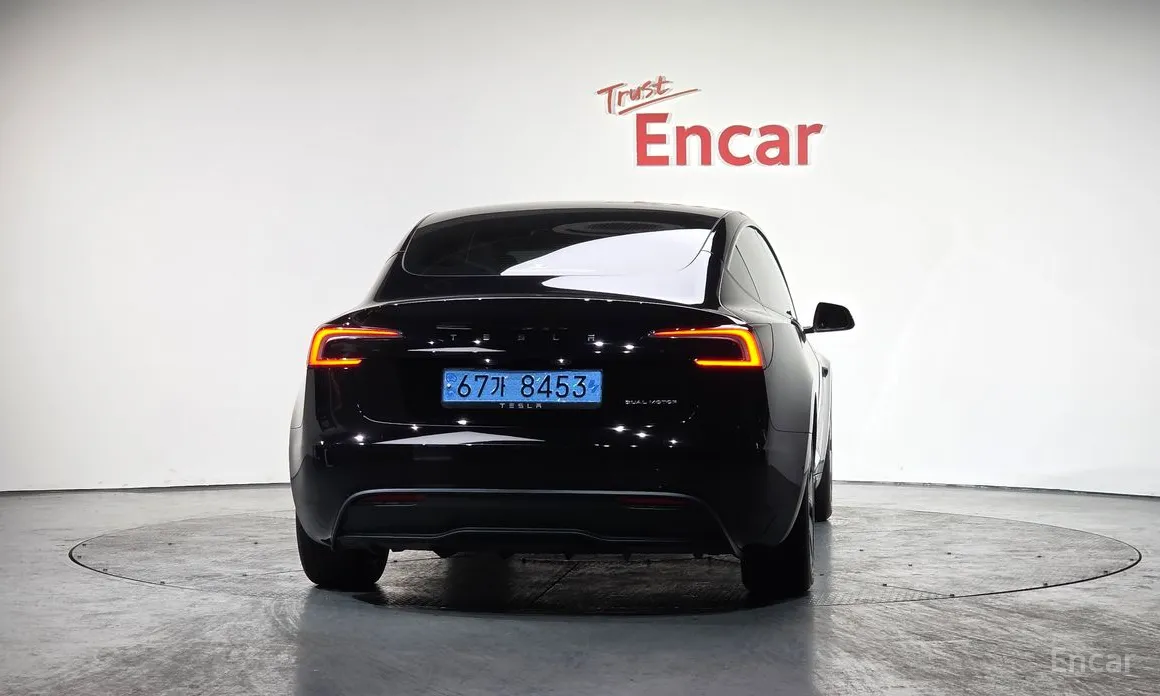 Фото 4 - Tesla Model 3