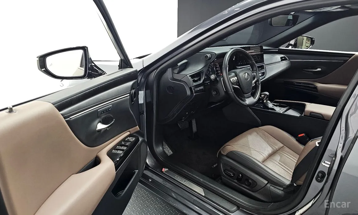 Фото 11 - Lexus ES