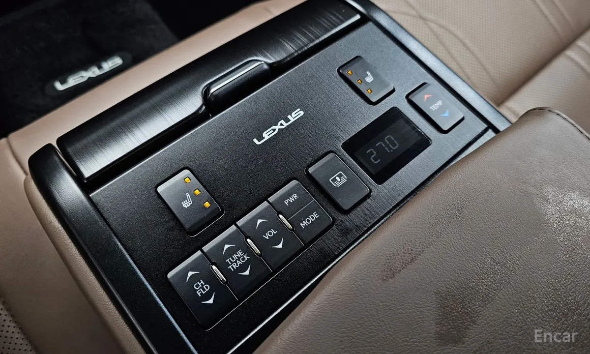 Фото 16 - Lexus ES
