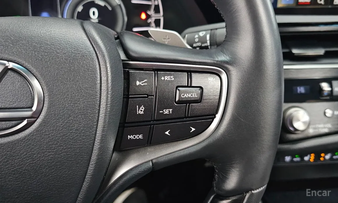 Фото 18 - Lexus ES