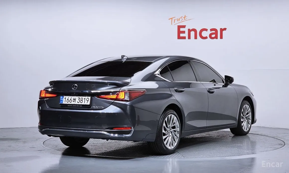 Фото 2 - Lexus ES