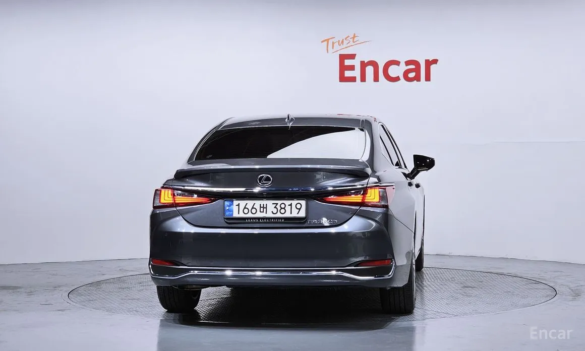 Фото 4 - Lexus ES