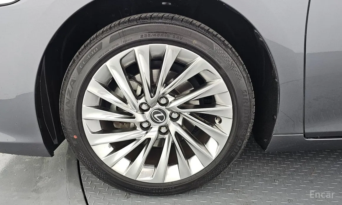 Фото 5 - Lexus ES