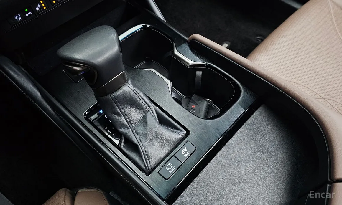 Фото 9 - Lexus ES