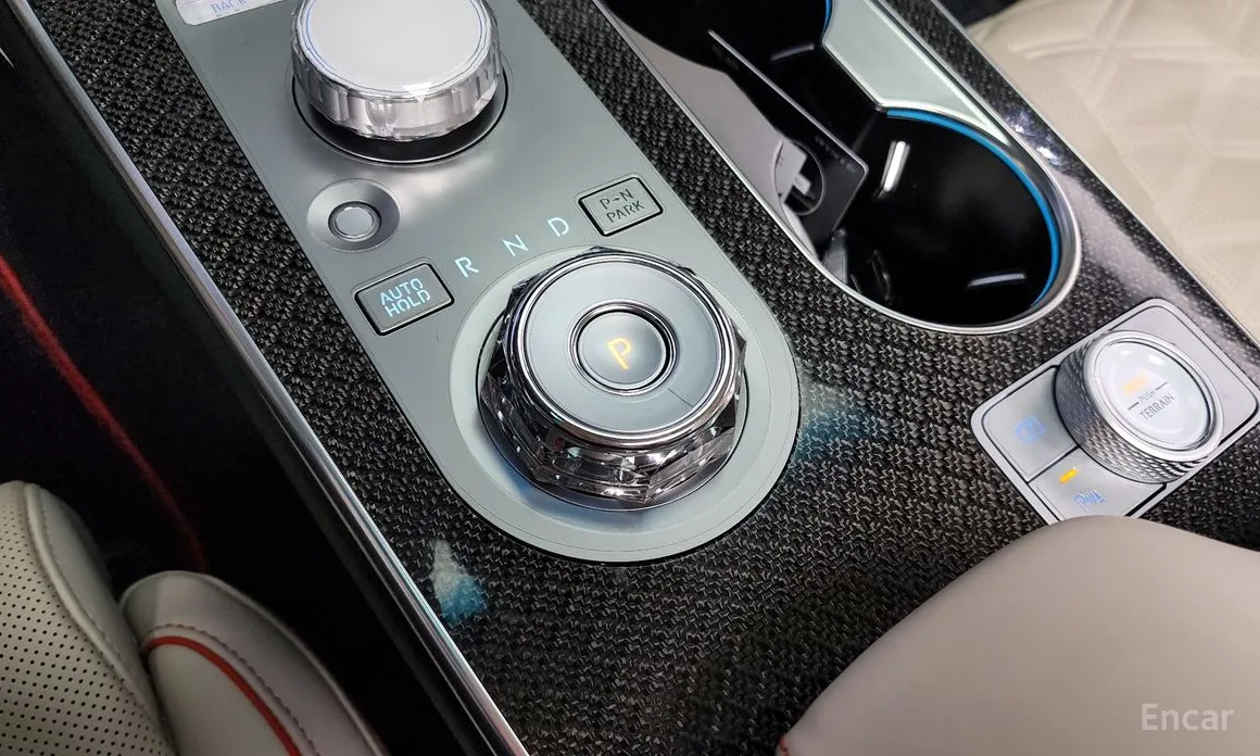 Фото 9 - Genesis GV80