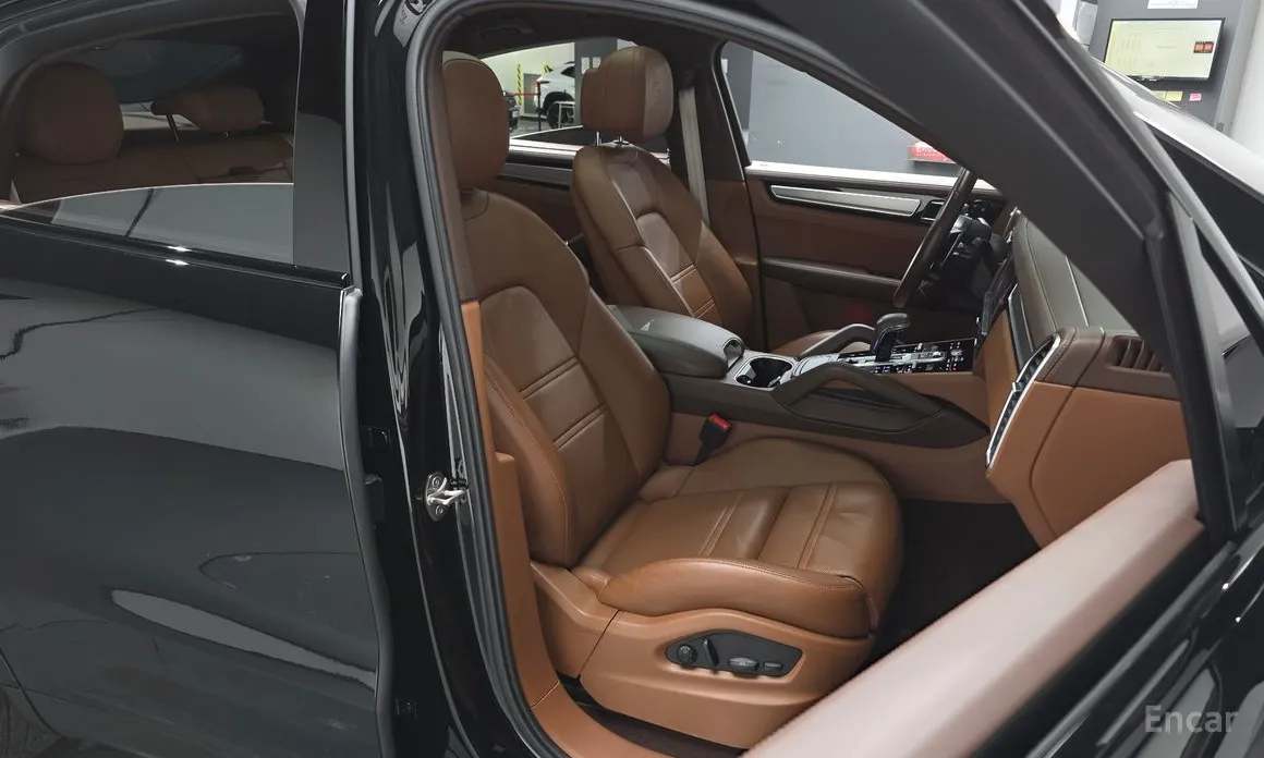 Фото 10 - Porsche Cayenne