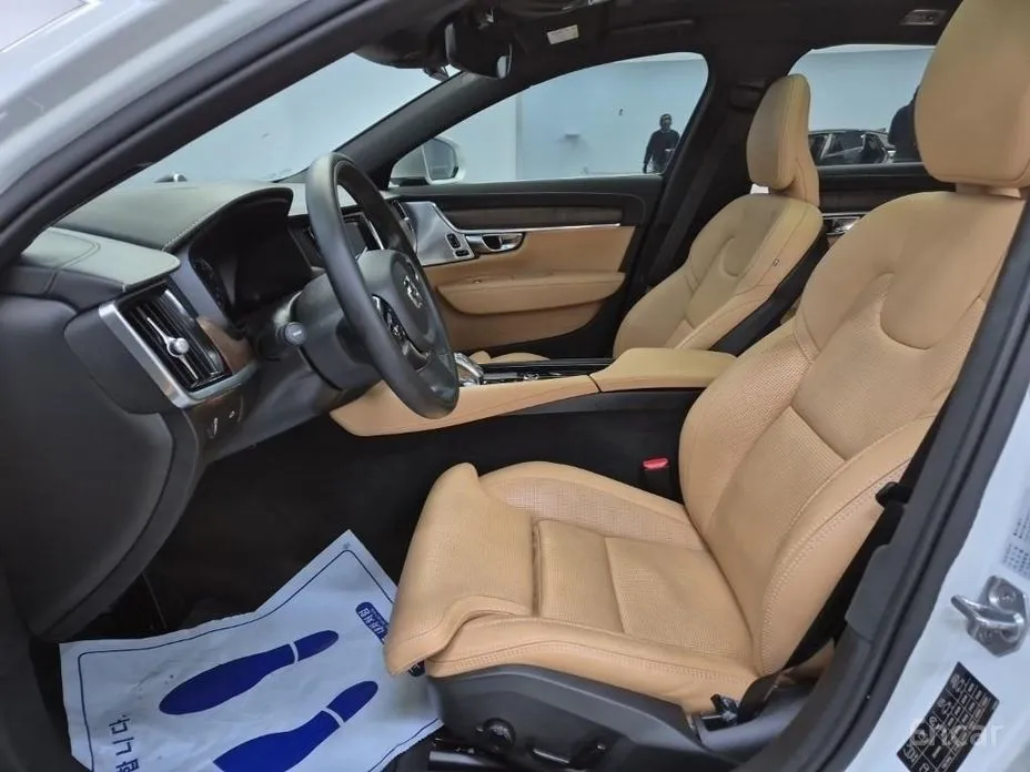 Фото 11 - Volvo S90