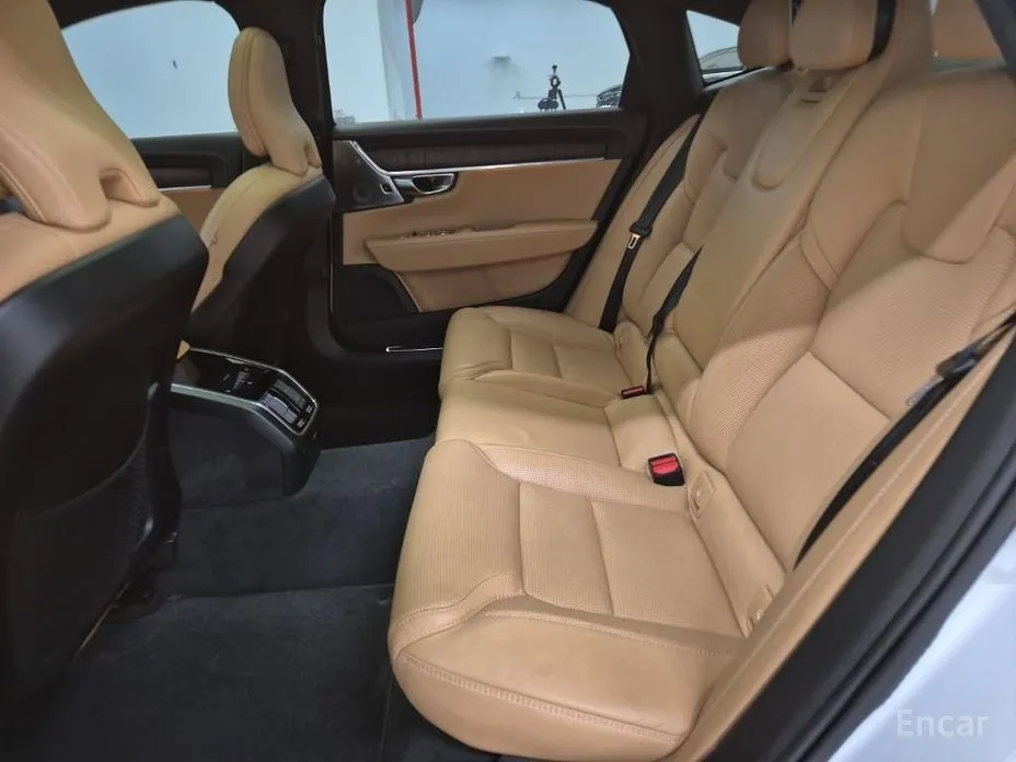 Фото 12 - Volvo S90