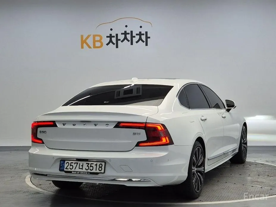 Фото 3 - Volvo S90