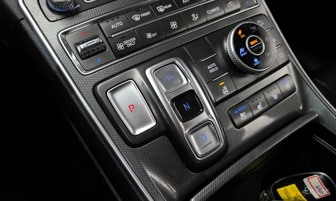 Фото 9 - Hyundai Santa Fe