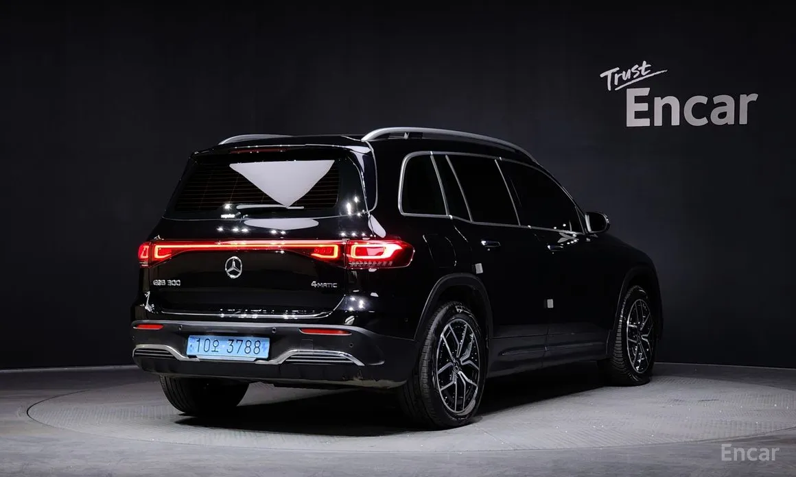 Фото 2 - Mercedes-Benz EQB