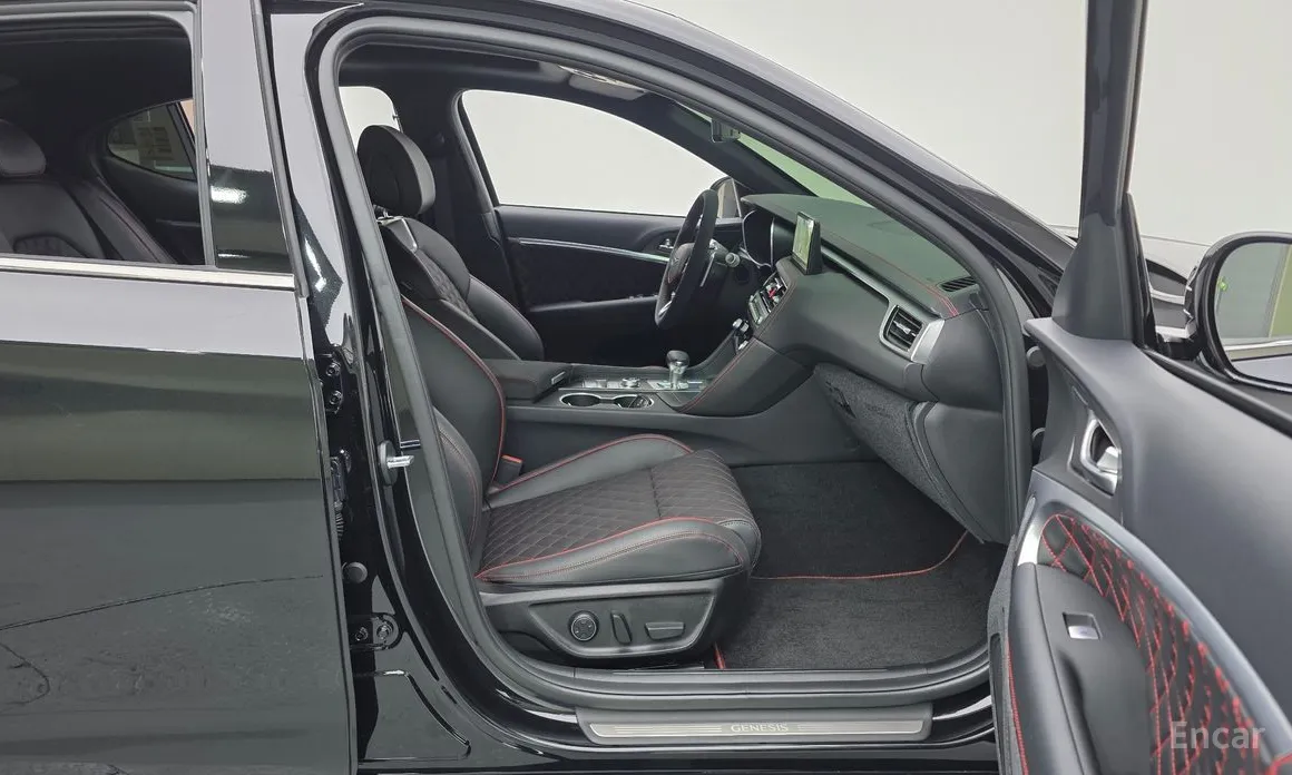 Фото 11 - Genesis G70