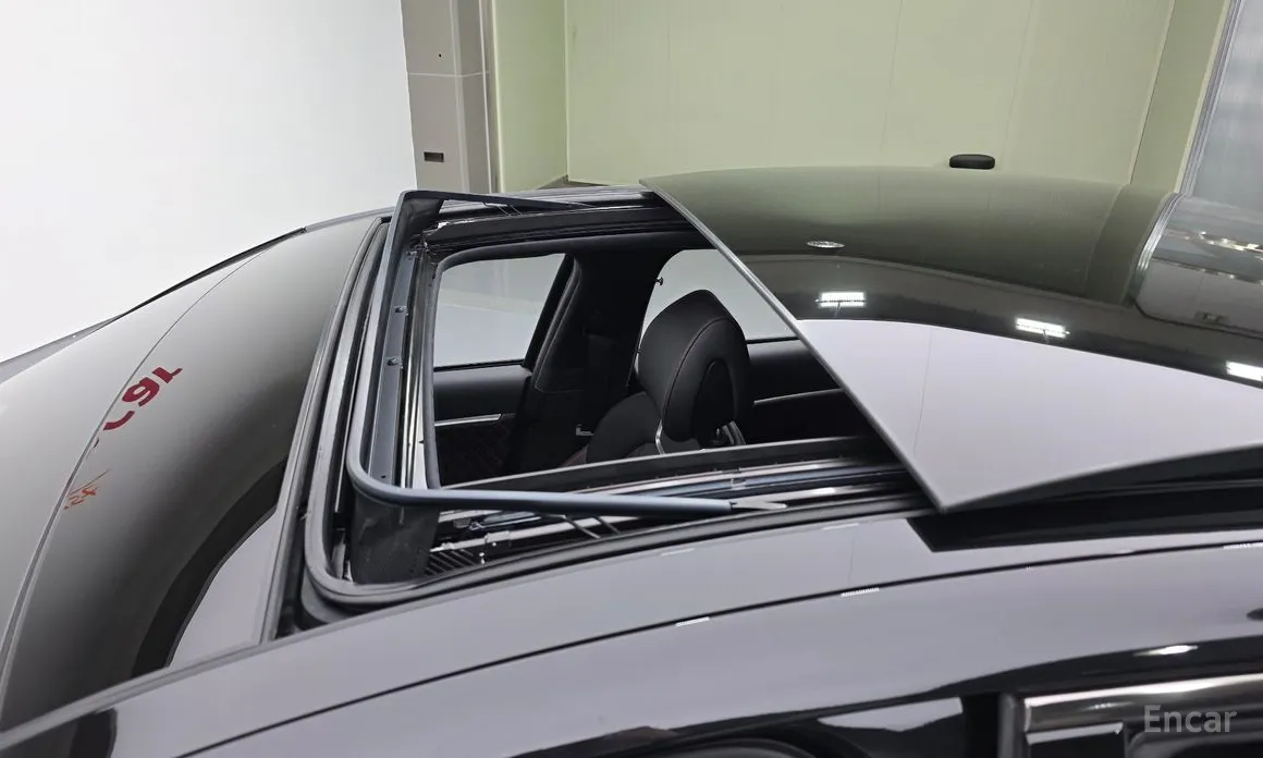 Фото 19 - Genesis G70