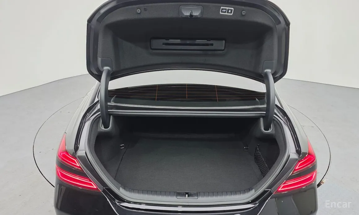 Фото 20 - Genesis G70